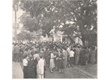 ab0012_012 - Celebração de alunos no pátio da Universidade Católica, ainda no campus da rua São Clemente, 1954. Fotógrafo desconhecido. Acervo Núcleo de Memória.