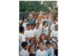 ak0006_062 - O Reitor Padre Jesús Hortal Sànchez, S.J., com crianças do Neac, c. 2005. Fotógrafo desconhecido. Acervo Padre Jesús Hortal Sànchez, S.J.