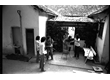 ak0010_039 - Alunos do CUF (Centro Universitário de Fotografia) tendo aulas de fotografia, c.1979. Fotógrafo Juliano Serra Barreto.