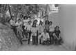 ak0014_009 - Membros da Chapa Unidade no fundo da Vila do Diretórios, 1979. Acervo Alfredo Jefferson. Fotógrafo Alfredo Jefferson.