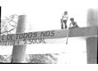 ak0014_013 - Estudantes colocando faixa nos pilotis da Ala Kennedy, em campanha para as eleições para a diretoria da UNE e da UEE, 1979. Fotógrafo Alfredo Jefferson de Oliveira.