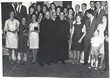 bc0001_010 - O Reitor Padre Láercio Dias de Moura, S.J., com grupo em palestra realizada no Solar Grandjean de Montigny, 1965. Fotógrafo desconhecido. Acervo Núcleo de Memória.
