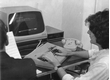 cg0050_053 - Terminal de computador da marca Scopus em funcionamento, 1985. Atenção também para o telefone que aparece na fotografia. Acervo Projeto Comunicar.