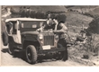 cg0072_001 - Padre Roser, S.J. e Padre Cullen, S.J., no Morro do Ferro em Minas Gerais, com um jeep Willys. Fotógrafo desconhecido. Acervo do Departamento de Física, c.1950.