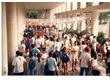 cg0074_082 - Faixas e cartazes nos pilotis da Ala Kennedy chamando alunos para Assembléia Geral, 1987. Fotógrafo desconhecido.