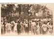 cg0077_006 - Alunos em frente ao Palacete Joppert na rua São Clemente, primeira sede das Faculdades Católicas, 1948. Fotógrafo desconhecido. Acervo Núcleo de Memória.