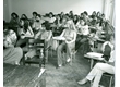 cg0078_071 - Sala de aula com um ar mais descontraído, na década de 1970, c. 1979. Acervo Núcleo de Memória.