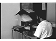cg0080_006 - Professor Afonso Carlos Marques dos Santos fazendo uso de leitor de microfilmes, Departamento de História, 1981. Fotógrafo Antônio Albuquerque.