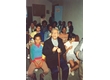 cg0092_016 - Padre Pedro Belisário Velloso Rabello, S.J., com moradores do Morro Santa Marta, em Botafogo, 1992. Fotógrafa Margarida de Souza Neves. Acervo Núcleo de Memória.