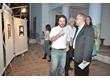 cg0101_016 - O Reitor Padre Josafá Carlos de Siqueira, S.J. na exposição das fotos premiadas no Iº Concurso de Fotografia da PUC-Rio, na parte externa do Solar.