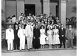 eg0089_056 - Formatura da primeira turma de Engenharia, 1952. Grupo nas escadarias do Colégio Santo Inácio. Acervo do Departamento de Engenharia Civil. Fotógrafo desconhecido.
