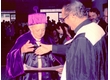 eg0093_002 - Dom Helder Pessoa Camara, ao receber o título de Doutor Honoris Causa das mãos do Reitor Padre Laércio Dias de Moura, S.J. Acervo Projeto Comunicar, 1991.