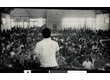 eq0001_004 - Manifestação estudantil no antigo ginásio da PUC-Rio, fins dos anos 1960 ou início da década de 1970. Fotógrafo desconhecido. Acervo Arquivo Nacional.