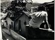 eq0001_072 - Os moradores do Parque Proletário em suas casas antes da remoção, c. 1970. Acervo Arquivo Nacional.