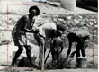eq0001_091 - Moradoras do Parque Proletário da Gávea banhando seus filhos, c. 1970. Acervo do Arquivo Nacional.