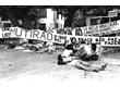 jf0016_029 - Faixas das chapas em campanha para UNE e UEE, em frente ao IAG, 1979. Fotografia Alfredo Jefferson de Oliveira.