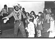 ls0013_007 - Crianças na festa de Natal dos funcionários realizada no antigo Ginásio, 1977. Fotógrafo Antônio Albuquerque. Acervo Núcleo de Memória.