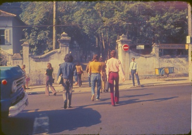 Entrada pela rua Marquês de São Vicente. c. 1975. Fotógrafo desconhecido. Acervo da Reitoria.