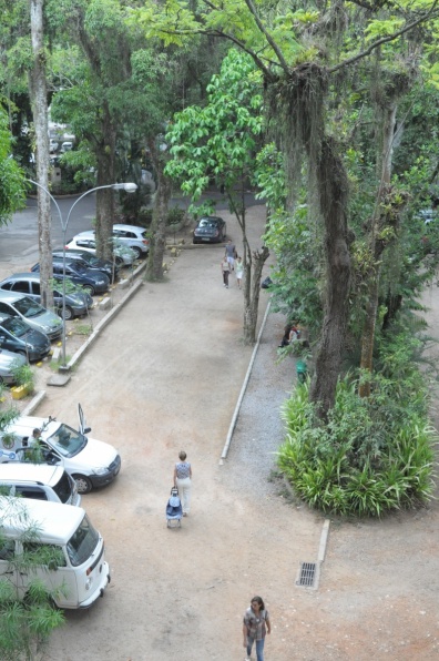 Estacionamento em frente à Ala Kennedy. 2012. Fotógrafo Antônio Albuquerque. Acervo do Núcleo de Memória.