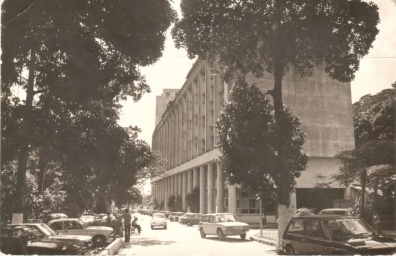Vista do Edifício Cardeal Leme a partir de um ponto próximo ao RDC. 1980. Fotógrafo Antônio Albuquerque. Acervo do Núcleo de Memória.