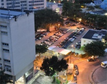 Vista noturna do estacionamento a partir do alto do Edifício Cardeal Leme. Fotógrafo Antônio Albuquerque. Acervo do Núcleo de Memória. 