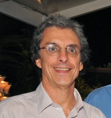 Professor Carlos Penna. Imagem obtida no site www.aspasiacamargo.com.br
