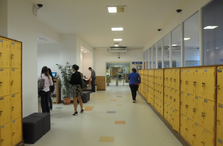 Hall de entrada da Biblioteca Central. 2013. Fotógrafo Antônio Albuquerque. Acervo do Núcleo de Memória.