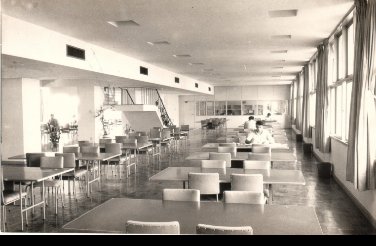 Salão principal da Biblioteca Central. 1972. Fotógrafo desconhecido. Acervo do Núcleo de Memória.