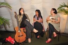 Bia Bedran, Lúcia Fidalgo e a Profa. Eliana Yunes. Fotógrafa Thaís Mandarino. Acervo do Projeto Comunicar.