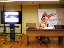 A Professora Naduska Palmeira no evento na sede do BRICS Policy Center, em Botafogo. Fonte: site do BRICS Policy Center.