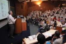 Uma das palestras ministradas no Auditório do RDC no dia 20/08/2012. Fotógrafo Antônio Albuquerque. Acervo do Núcleo de Memória.