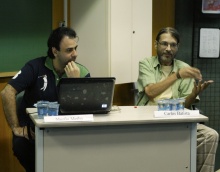 O Prof. Murilo Meihy (HIS) e Carlos Eugênio Baptista (Patati), quadrinista e pesquisador. Fotógrafa Carol Lucchetti. Acervo do Projeto Comunicar.