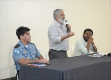 Na mesa do debate o Coronel Robson Rodrigues, o Prof. Adair Rocha e Itamar Silva. Fotógrafo Antônio Albuquerque. Acervo do Núcleo de Memória.