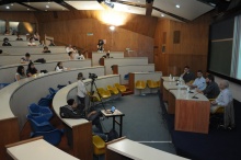 Uma das palestras, realizadas no Auditório do RDC. Fotógrafo Antônio Albuquerque. Acervo do Núcleo de Memória.