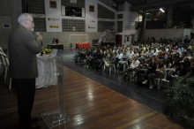 Cerimônia de encerramento do PIBIC, com palestra do Prof. Roberto DaMatta (SOC). Fotógrafo Antônio Albuquerque. Acervo do Núcleo de Memória.