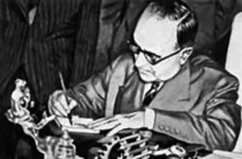 Getúlio Vargas assina o decreto de criação da Petrobras.