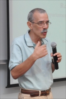 Professor Reinaldo Calixto de Campos. Fotógrafo Antônio Albuquerque. Acervo do Núcleo de Memória.