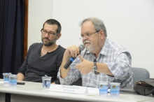 Os Professores Philippe Bonditti e Márcio Scalercio durante o debate, no Auditório Padre Anchieta. Fotógrafo Antônio Albuquerque. Acervo do Núcleo de Memória.