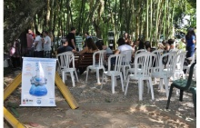 Workshop de produção artesanal de cerveja realizado no bosque da PUC-Rio. Fotógrafo Antônio Albuquerque. Acervo Núcleo de Memória.