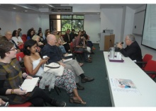 Conferência de abertura, com o Prof. Hans Ulrich Gumbrecht, no auditório Amex/IAG. Fotógrafo Antônio Albuquerque. Acervo Núcleo de Memória.