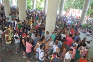 Festa de Final de Ano da AFPUC, realizada em 22/12, no campus da PUC-Rio. Fotógrafo Antonio Albuquerque. Acervo Núcleo de Memória. 