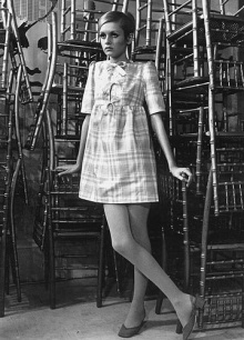 Twiggy revolucionou a moda com seu jeito quase infantil,usando e abusando da mini-saia, criada por Mary Quant.