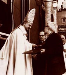 Paulo VI e o filósofo Jacques Maritain na clausura do Concílio Vaticano II.
