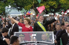 O Presidente Lula dirige-se ao Palácio do Planalto no dia da posse.