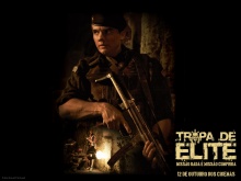 Cartaz de divulgação do filme Tropa de Elite.