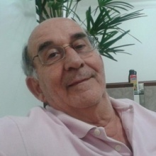 O Prof. Carlos Alberto em foto recente, enviada pelo Prof. Edgar Lyra (FIL).
