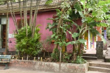 Fachada da Associação dos Alunos de Pós-Graduação (APG) na Vila dos Diretórios - Casa V. Fotógrafo Antônio Albuquerque. Acervo do Núcleo de Memória.