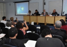 Mesa de abertura, com o Prof. Celso Lafer (USP) e o Prof. Eduardo Jardim (FIL). Evento realizado no auditório B8. Fotógrafo Antônio Albuquerque.