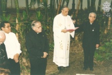 Lançamento da Pedra Fundamental.  O Reitor Padre Jesus Hortal Sánchez S.J. o Padre Pedro Guimarães Ferreira S.J. e D. Karl Romer
