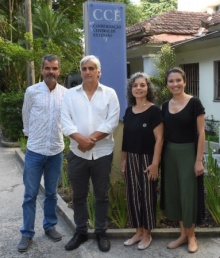 O Coordenador Central de Extensão até dezembro, Prof. Alfredo Jefferson de Oliveira, e equipe. Fotógrafo Antônio Albuquerque. Acervo Núcleo de Memória.